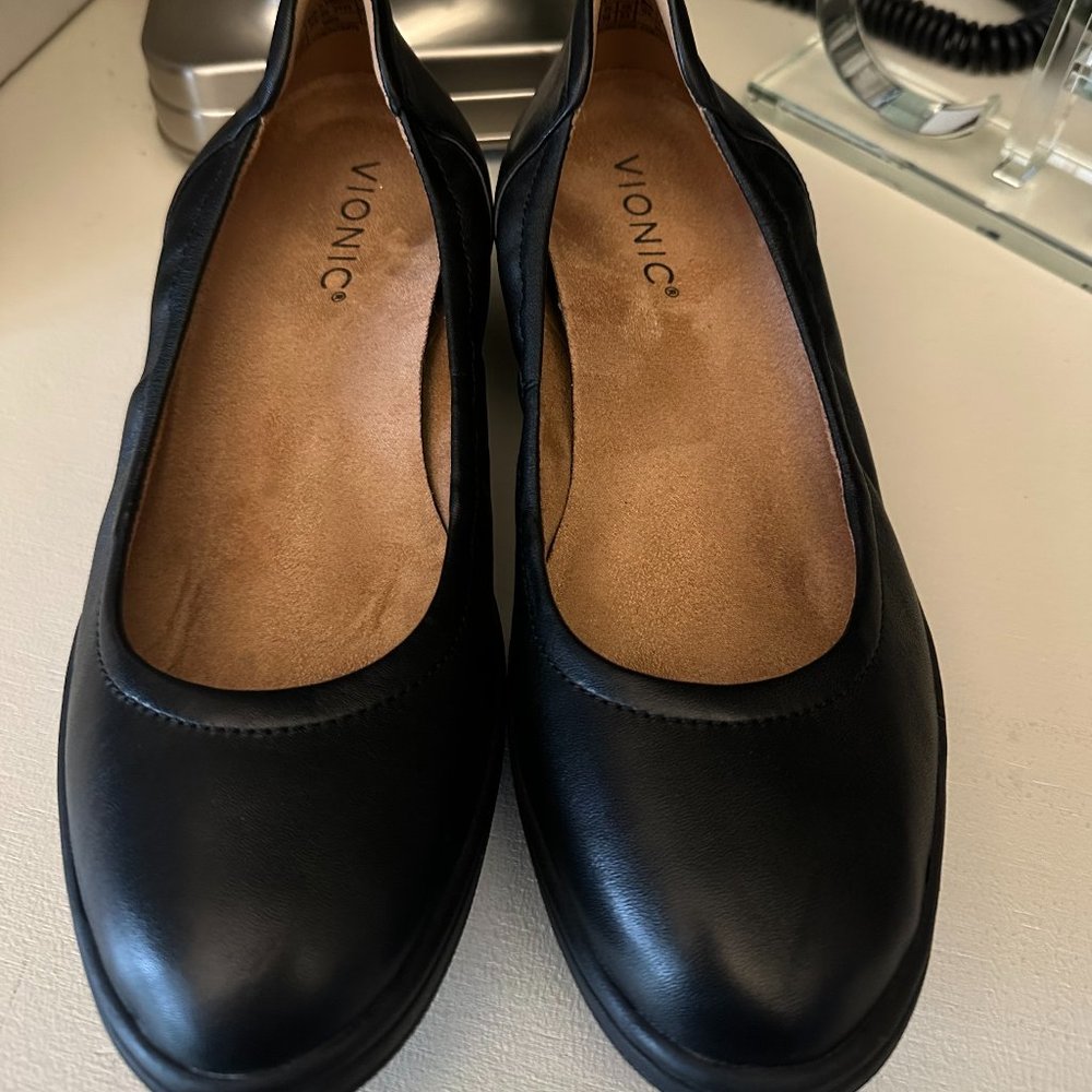 NWOT Vionic Jacey Wedge